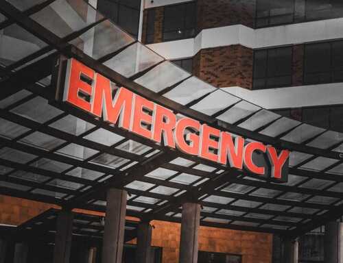 Illuminated emergency sign at a hospitalentrance