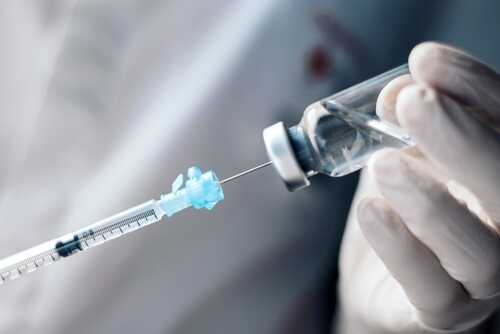 shutterstock_2452807617.jpg A healthcare professional preparing a syringe from a vial