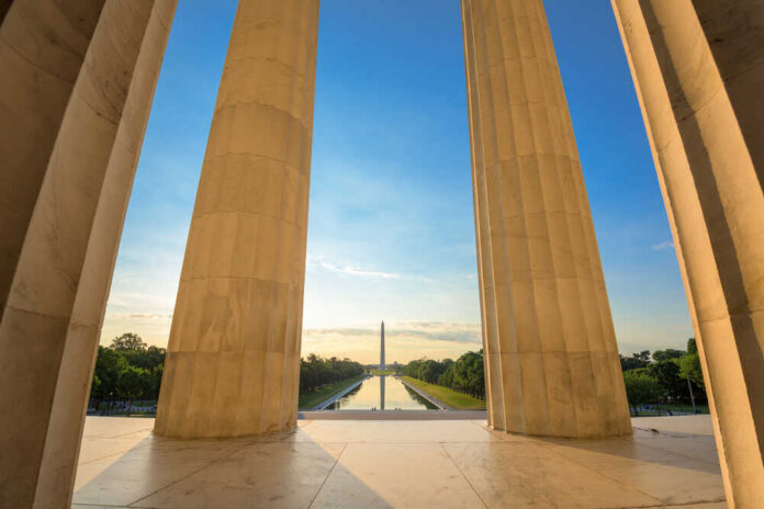 shutterstock_455706046.jpg View from the Lincoln Memorial towards the Washington Monument at sunrise