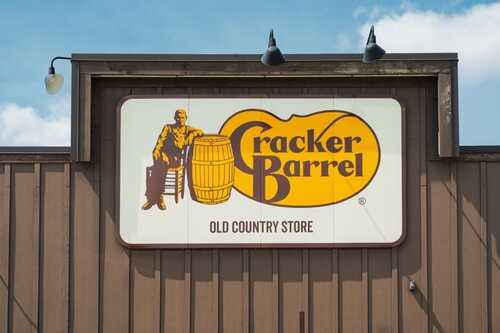 Belton,,Missouri,-,August,23,,2025:,A,Sign,On,A Sign for Cracker Barrel Old Country Store featuring a man sitting on a barrel