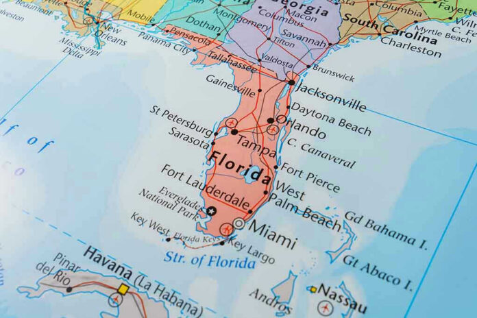 575877424 Close-up map of Florida and surrounding areas.